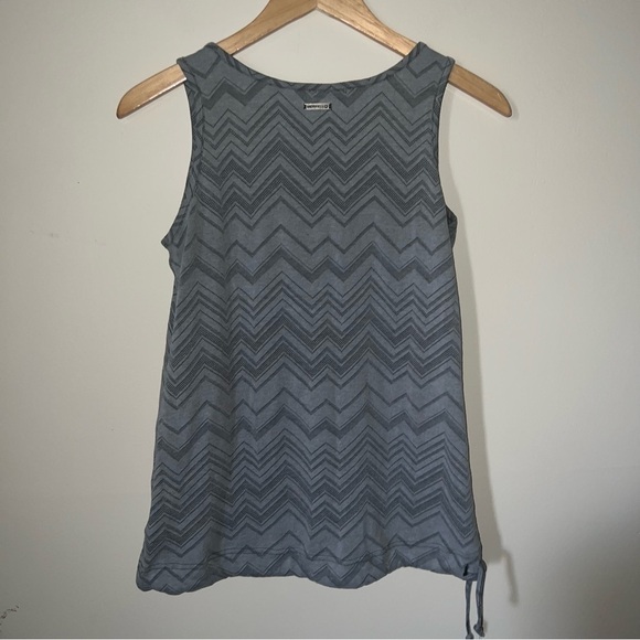 Merrell Women’s Wet Wicking Relaxed Fit Gray Chevron Print Tank Top Size Small - Picture 5 of 9